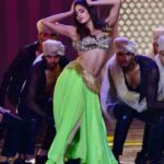 Janhvi Kapoor Instagram - Watch the @filmfare awards tonight at 9 pm only on @colorstv and @officialjiocinema ✨