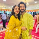 Jankee Parekh Instagram - 🎶 Jo Bhi Hai Sab Mera Tere Hawale Kar Diya 🎶