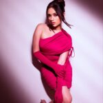Jannat Zubair Rahmani Instagram - Just a little bit of pink 💖💖 Makeup - @Jidnyasa_makeup Styled by : @kmundhe4442 Outfit by : @herinofficial Venue/location Partner - @nomadindia_