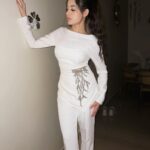 Jannat Zubair Rahmani Instagram - Lately obsessed with white 🤍 Styledby- @simrankhera5 @styledbyayushidixit Outfit- @papzclothing
