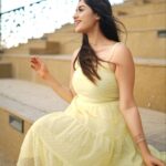 Jannat Zubair Rahmani Instagram - Le jayein jane kahan hawayein 💛