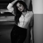 Jannat Zubair Rahmani Instagram - Let the good times roll>>> Pants : @labelrsvp Earring @boxandbling Styled by : @styledbysujata 📸 @smileplease_25
