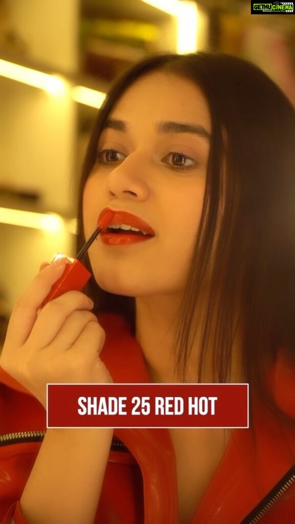 Jannat Zubair Rahmani Instagram - #Ad I was super thrilled to be a part of the Maybelline Super Stay Vinyl Launch where I absolutely fell in love with their new range Super easy to use in three steps- Shake, Swipe and Go I used the shade 25 Red Hot and trust me it gave me that instant shine and lasted throughout! This long wear lipstick is transfer-proof and comes in 8 different shades! So what are you waiting for? Go get yours @maybelline_ind #ShakeUpToShine #MaybellineIndia #MaybellineMakeup #ShakeSwipeGo #InstantShineColour #Longwear