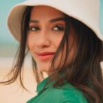 Jannat Zubair Rahmani Instagram - Kickstarting the summer season ☀️ with my favourite UNIQLO’s Linen Collection. So comfortable, breathable & versatile that my summer wardrobe is incomplete without them. Grab yours right away! #UniqloIndia #LifeWear #UniqloLinen