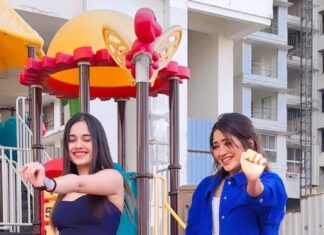 Jannat Zubair Rahmani Instagram - Vibing on this crazy song from #selfie with my bestie #KudiyeeNiTeri 🤍