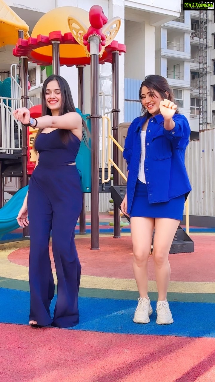 Jannat Zubair Rahmani Instagram - Vibing on this crazy song from #selfie with my bestie #KudiyeeNiTeri 🤍