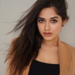 Jannat Zubair Rahmani Instagram - Arrive unknown, leave unforgettable ✨ Outfit - @sifarbyneda Styledby- @simrankhera5 📸 @smileplease_25