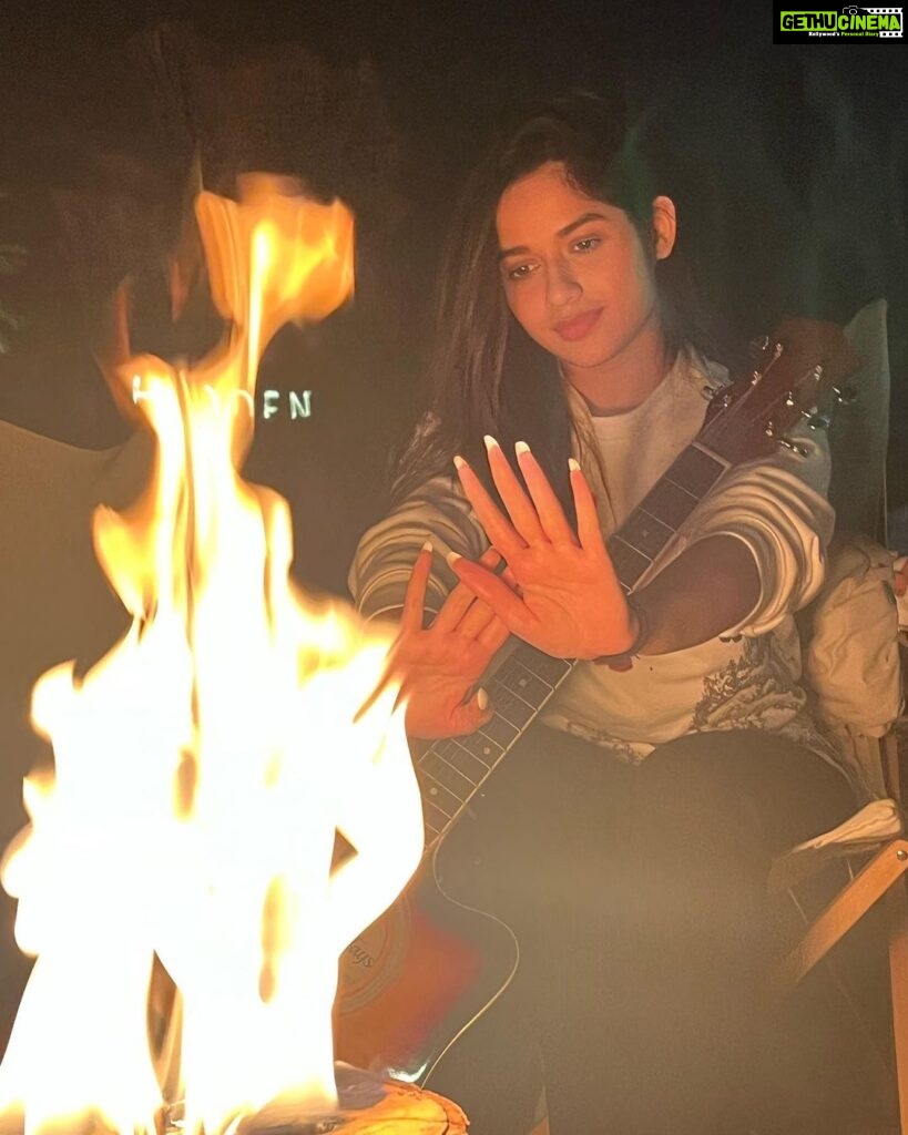 Jannat Zubair Rahmani Instagram - Don’t deny your fire ;)
