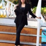 Jannat Zubair Rahmani Instagram - Your new wallpaper 🖤🖤 Blazer @stylejunkiie Goa