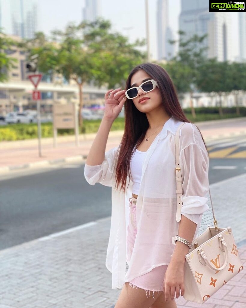 Jannat Zubair Rahmani Instagram - 🤍 Dubai, United Arab Emirates