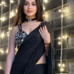 Jannat Zubair Rahmani Instagram - Felt khubsurat might delete later 😛 Look @the_adhya_designer