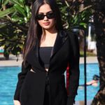 Jannat Zubair Rahmani Instagram - Your new wallpaper 🖤🖤 Blazer @stylejunkiie Goa
