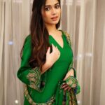 Jannat Zubair Rahmani Instagram - Yours truly 💚 👗@styledbysujata Outfit by - @akritibyritika