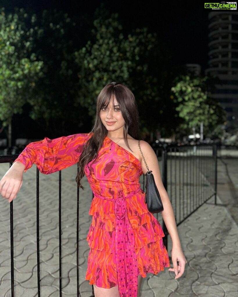 Jannat Zubair Rahmani Instagram - Who needs mood rings when you have bangs 😛 Styled by : @styledbysujata Outfit : @thesaikostudio