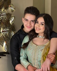 Jannat Zubair Rahmani Instagram - Eid Mubarak 🌙🥰

Stylist : @styledbysujata
Outfit : @jigarmaliofficial
Jewellery : @indianjewellery999