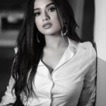 Jannat Zubair Rahmani Instagram - Let the good times roll>>> Pants : @labelrsvp Earring @boxandbling Styled by : @styledbysujata 📸 @smileplease_25