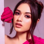 Jannat Zubair Rahmani Instagram - Just a little bit of pink 💖💖 Makeup - @Jidnyasa_makeup Styled by : @kmundhe4442 Outfit by : @herinofficial Venue/location Partner - @nomadindia_