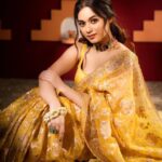 Jannat Zubair Rahmani Instagram - 💛💛💛 Shoot Concept & Designed By:- @nehaadhvikmahajan @bridalsbynam . 💄MUA , Hair & Styling :- @nehaadhvikmahajan . 👗Outfit :- @neerusindia . 💍Jewelery :- @vbhushan.adornments . 📸Photography :- @deepak_das_photography