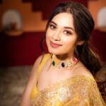 Jannat Zubair Rahmani Instagram - 💛💛💛 Shoot Concept & Designed By:- @nehaadhvikmahajan @bridalsbynam . 💄MUA , Hair & Styling :- @nehaadhvikmahajan . 👗Outfit :- @neerusindia . 💍Jewelery :- @vbhushan.adornments . 📸Photography :- @deepak_das_photography