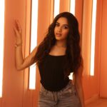 Jannat Zubair Rahmani Instagram - Keep the love coming🖤 #kayfahaluka Style by:- @simrankhera5 @styledbyayushidixit Assisted :- @taniya__04 Outfit:- @bout_to_wear Denims - @offduty.india Hair - @hairloom_by_akanksha Makeup - @shehzeenmakeupandhair
