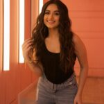 Jannat Zubair Rahmani Instagram - Keep the love coming🖤 #kayfahaluka Style by:- @simrankhera5 @styledbyayushidixit Assisted :- @taniya__04 Outfit:- @bout_to_wear Denims - @offduty.india Hair - @hairloom_by_akanksha Makeup - @shehzeenmakeupandhair