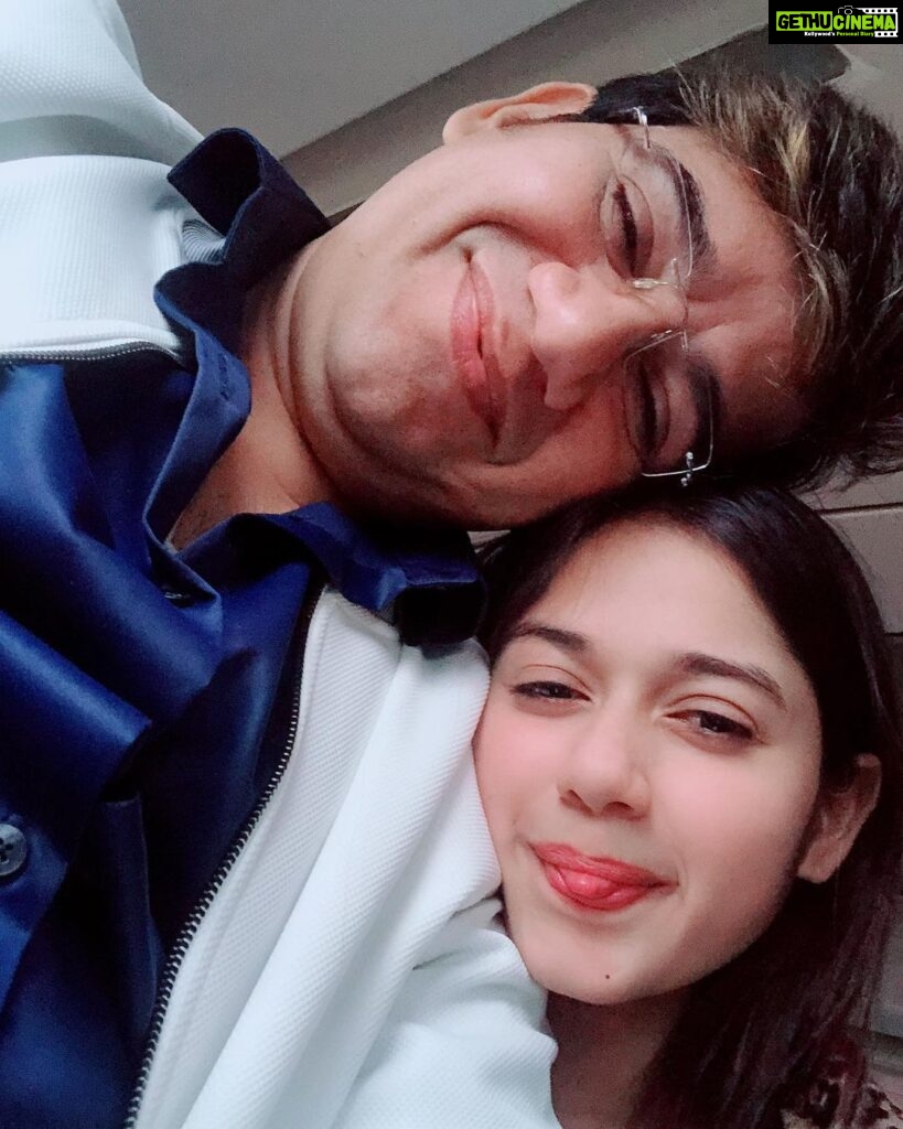 Jannat Zubair Rahmani Instagram - Happy Fathers Day to my absolute favourite person who I look up to everyday 🌍❤️ To the best guide, friend, mentor, critic and so much more!! Love you Daddy ❤️ Thank you for everything I will forever be grateful and thankful to you ❤️