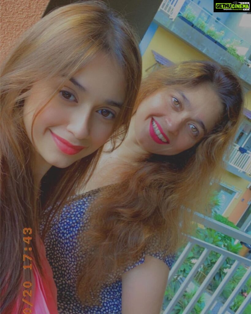 Jannat Zubair Rahmani Instagram - Happy Mother’s Day to my mommyyyyy dearest!! Thank you for loving me unconditionally thank you for raising me with love, patience, thank you for never allowing me to sleep or leave the house hungry!! Thank you for being an example of selflessness and unmatched empathy for others. Happy Mothers Day ❤️