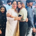 Jaseela Parveen Instagram - It was an unexpected meet though it was a wonderful pleasure seeing you here after 7 years Mummy @priamenon 😍… You are the same beautiful chic as before ♥️ happy for sharing a screen with you ♥️Love you more ♥️ Ammayimukk