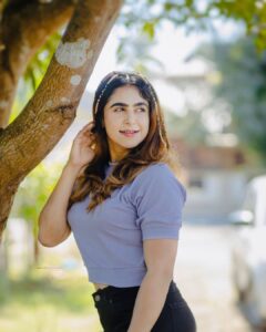 Jaseela Parveen Instagram - Our greatest endeavor must be to make ourselves irreplaceable."

Photography : @18_star.boy 
@frames_by_midhun 

#positivity #positivevibes #love #motivation #selflove #happiness #inspiration #mindset #loveyourself #life #belief #believe #happyme #goals #limitations #success #nature #believe  #lifestyle #music #motivational #smile #happy #inspire #fitness #inspired #fitness #jaseelaparveen #bts