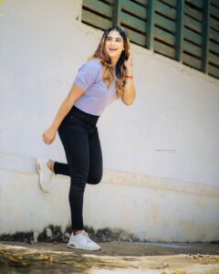Jaseela Parveen Instagram - Our greatest endeavor must be to make ourselves irreplaceable."

Photography : @18_star.boy 
@frames_by_midhun 

#positivity #positivevibes #love #motivation #selflove #happiness #inspiration #mindset #loveyourself #life #belief #believe #happyme #goals #limitations #success #nature #believe  #lifestyle #music #motivational #smile #happy #inspire #fitness #inspired #fitness #jaseelaparveen #bts