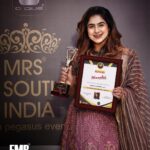 Jaseela Parveen Instagram - Thank you so much @pegasusglobalpvt presents FMB MINNALAI award for considering me ... Photography: 📸 @wedlife_photography_ Costume : @glowthedesignerhub ❤️ MUA : @remaleriza_makeup_artist @uniquetimes_ @drajitravi #manappuramfinanceltd #dque #pegasusglobal #pegasusevents #minnalai #fmbaward #filmaward #jaseelaparveen #serialaward #Asianet #zeekeralam #positivity #motivation #selflove #happiness #inspiration #mindset #loveyourself #life #belief #believe #goals #limitations #success #music #smile #happy #inspired #bts Le Méridien Kochi