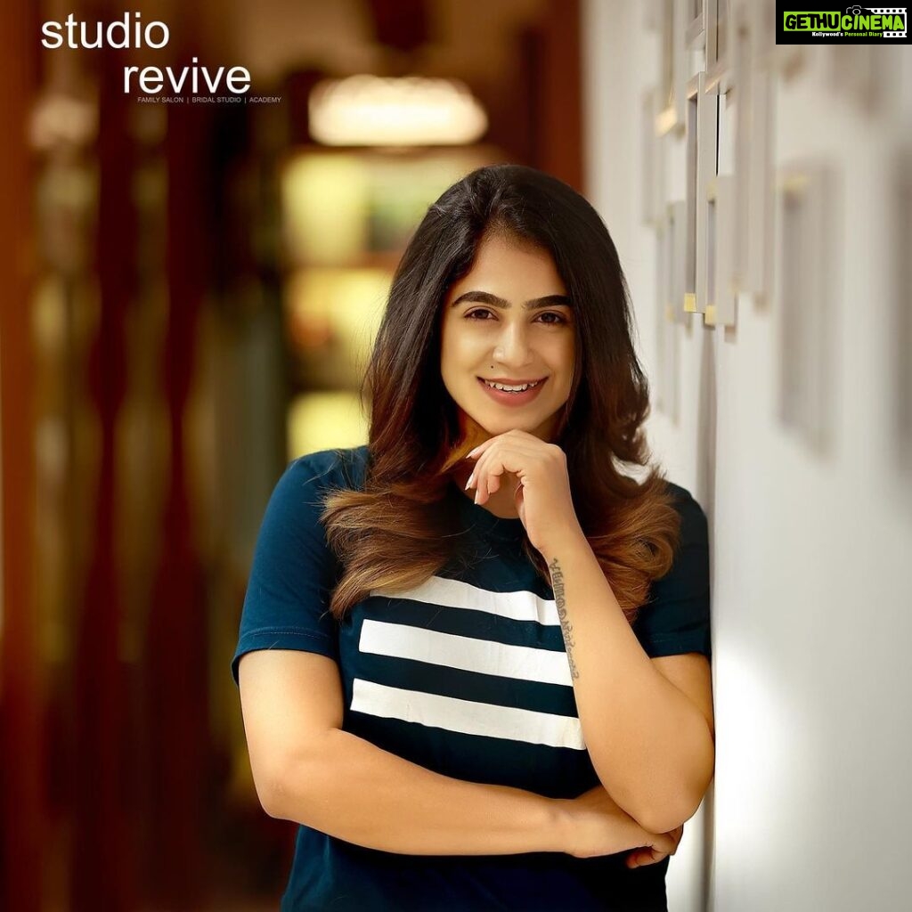 Jaseela Parveen Instagram - Take care of your body. It’s the only place you have to live . Thank you so much for a beautiful hair cut and hair colouring 😍😍😍 You were really quick @dipumadhavan2403 ♥️💪🏻 @studio_revive_ #positivity #positivevibes #love #motivation #selflove #happiness #inspiration #mindset #loveyourself #life #belief #believe #happyme #goals #limitations #success #nature #believe #lifestyle #music #motivational #smile #happy #inspire #fitness #inspired #fitness #jaseelaparveen #bts STUDIO REVIVE ,PANAMPALLY
