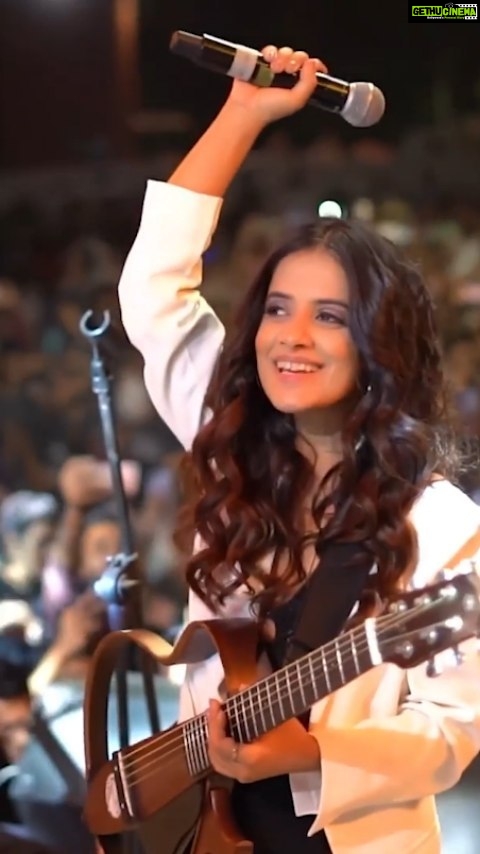 Jasleen Royal Instagram - Join me with @jimbeammerchandise and @jimbeamindia as I perform live at Imperfecto Patio in Gurgaon on 20 May. Come as friends, leave as family. Tickets available on @skillboxofficial and @zomato. See you there!