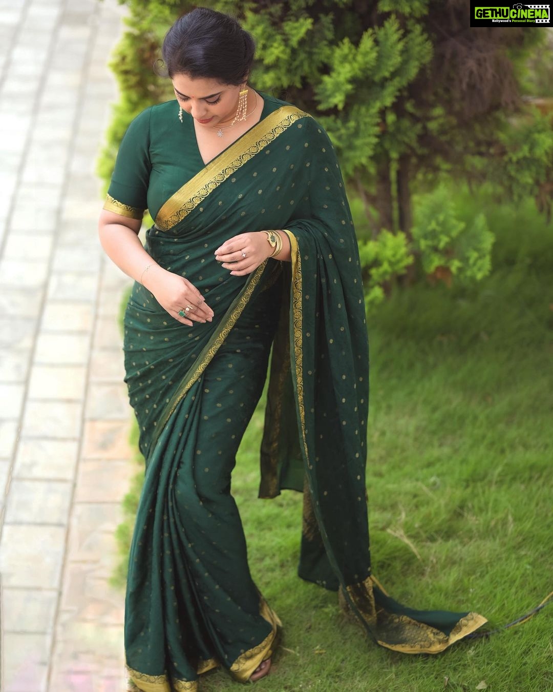 Jewel Mary - 6K Likes - തോഴി
Saree and styling by @sabarinathk_
Make up by @brandy_makeup_artist
Click by @gananbabu
