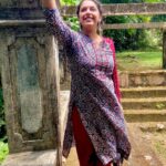 Jewel Mary Instagram - ജീവിക്കാൻ ഉറച്ചവരെ ആര് തടയാൻ ആണ് ? !! മണ്ണറിഞ്ഞു മനസറിഞ്ഞു , വേരുകളിലേക്ക് നനവുറഞ്ഞു മുളപൊട്ടി പടരുന്ന സ്വപ്നങ്ങൾക്ക് അറ്റം എവിടെയാണ് വെളിച്ചത്തിൽ , വെള്ളത്തിൽ , പടർന്നു കയറുന്ന പ്രാണൻ പോലെ അതിരില്ലാ സന്തോഷം ! ജീവന്റെ ആഘോഷം ! സഖി ! ! @radhikaganesh.official #sakhi #bestie #happiness #green #nature #bliss #selflove