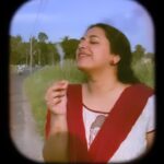 Jewel Mary Instagram - എനിക്ക് ഏറെ പ്രിയപ്പെട്ട എന്നോട് , നിന്റെ കുസൃതികളും കൗതുകങ്ങളും ഏറെകാലം ഏറെ പേർ ചൂരൽ ചൂടുള്ള വാക്കുകൾ കൊണ്ട് , ഭയപ്പെടുത്തുന്ന നോട്ടങ്ങൾ കൊണ്ട് , അദൃശ്യമായ ചരടുകൾ കൊണ്ട് ഒരു ഇരുട്ട് മുറിക്കുള്ളിൽ പൂട്ടിയിട്ടു ! ഇപ്പോൾ ചിറകു മുളച്ചു ചരട് അറുത്തു പുറത്തു വന്നപ്പോൾ , ദിനങ്ങൾക്കെന്ത് പ്രകാശമാണ് ആകാശം എത്ര നീലയാണ് ! കിളികളും , പൂവുകളും , പച്ചയും , നീലയും ഒക്കെയും എന്റേതാണ് ! എന്റെ വീട് എന്റെ നാട് എന്റെ സ്വപ്നങ്ങളുടെ ഒരു ചെറിയ വലിയ സുന്ദരമായ ലോകം