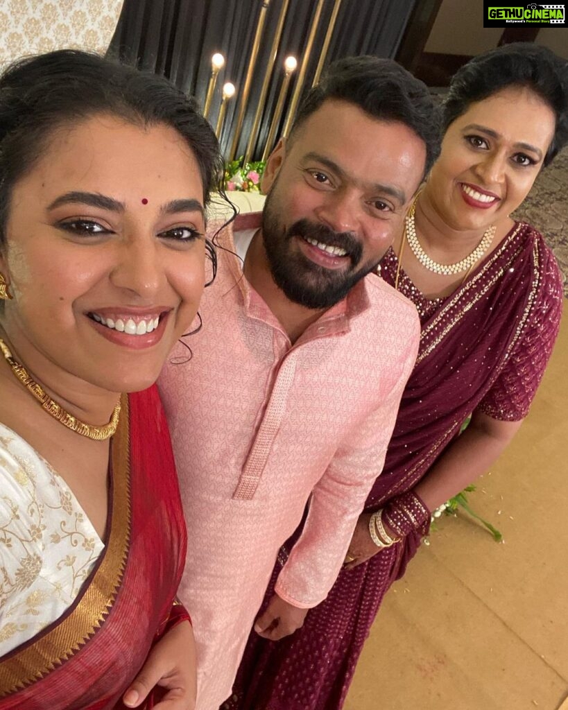Jewel Mary Instagram - Captain sattu getting married ❤️❤️Happy married life sattu &sindhu @sattuframes With women of ‘ranjith cinema ‘ @nami_tha_ @hannahrejikoshy