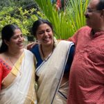 Jewel Mary Instagram - ഞങ്ങളുടെ ഓണം നല്ലോണം കഴിഞ്ഞു ! നിങ്ങളുടെയോ എല്ലാര്ക്കും സ്നേഹം നിറഞ്ഞ ഓണം ആശംസകൾ #onamcelebration #onam #onam2022 @sebi.antony @jeevasebi @jibin_sebi @chris_jose73 @amalabiju