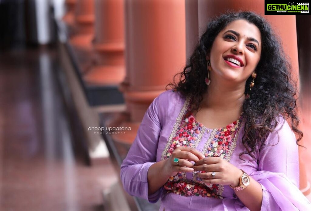 Jewel Mary Instagram - Smile from your deeper self As it is the nectar hidden in the heart of a flower 🌺 @anoopupaasana_photography