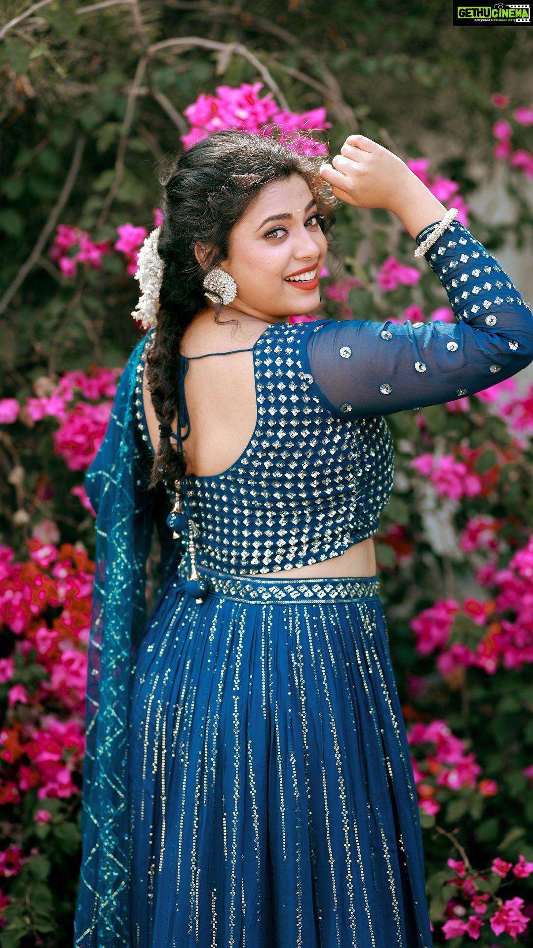 Jewel Mary Instagram - The heart has its reasons which reason knows nothing off ! Gooooooood morning dear world Styled by @sabarinathk_ Mua @brandy_makeup_artist #transition #reels #traditional #traditionalwear #indianwedding #indianfashion #goodmorning #bloomberg