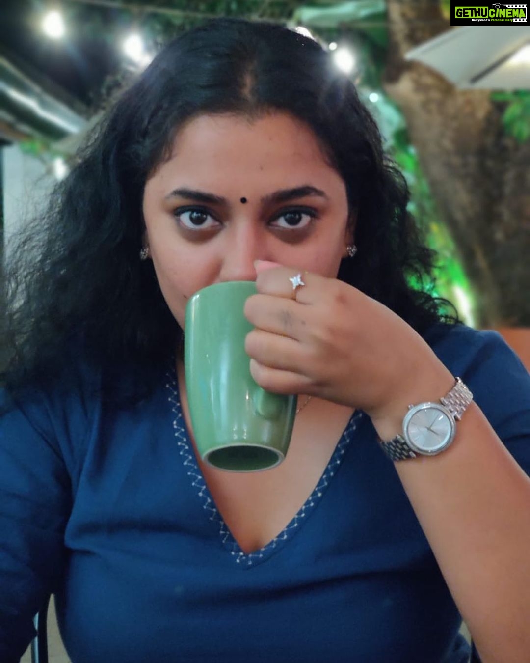 Jewel Mary - 3.4K Likes - എന്താ നോക്കണേ !!!! 👀