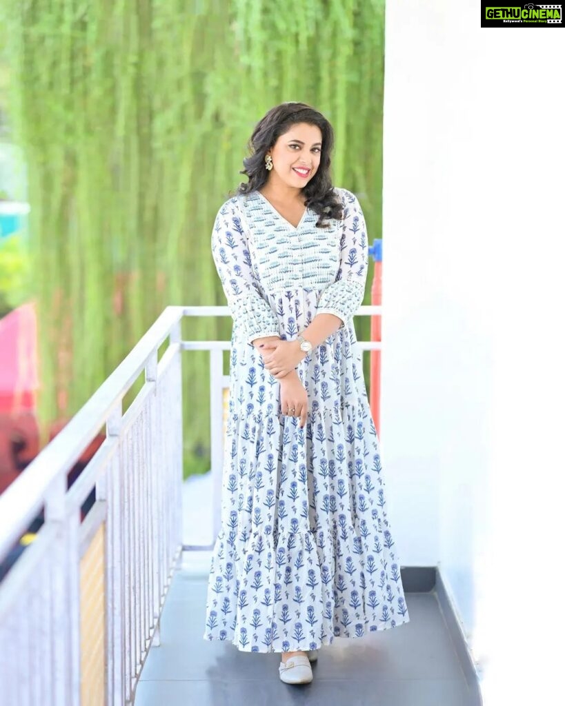 Jewel Mary Instagram - The beautiful @jewelmary.official creates a style statement with this pretty white base, blue floral printed tiered Anarkali, a masterpiece of elegance and sophistication. With its flowing tiers and delicate floral pattern, it captures the essence of traditional Indian fashion while showcasing a modern flair. The pure white base provides the perfect canvas for the vibrant blue flowers, creating a visually stunning contrast that is both eye-catching and unforgettable. Whether for a special occasion or simply to add a touch of glamour to your wardrobe, this Anarkali is sure to turn heads and leave a lasting impression. #Byhand #Byhadin #IndianFashion #EthnicFashion #FashionInspiration #SlowFashion #SustainableFashion #EthicalFashion #Jewel #actress