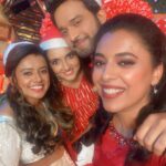 Jewel Mary Instagram - Memories and magic is what Christmas is all about 🌲🎄🤶🎅❄️❄️❄️❄️☃️ @stephendevassy @kailasmenon2000 @sitharakrishnakumar @m_manjari @asianet @kutty_akhil @mrrajanfilm @praveen_jagannadh #starsingerjuniorseason3