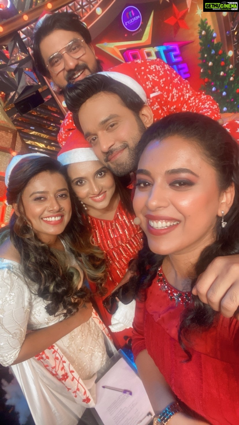 Jewel Mary Instagram - Memories and magic is what Christmas is all about π²ππ€Άπ
βοΈβοΈβοΈβοΈβοΈ @stephendevassy @kailasmenon2000 @sitharakrishnakumar @m_manjari @asianet @kutty_akhil @mrrajanfilm @praveen_jagannadh #starsingerjuniorseason3