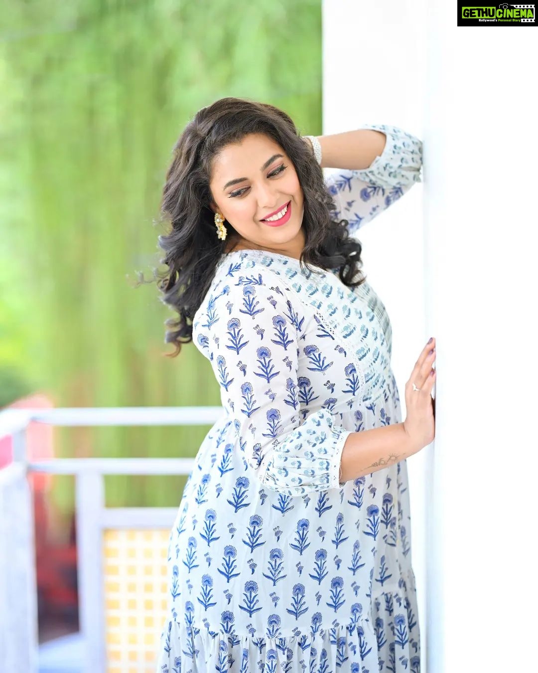 Jewel Mary Instagram - The beautiful @jewelmary.official creates a style statement with this pretty white base, blue floral printed tiered Anarkali, a masterpiece of elegance and sophistication. With its flowing tiers and delicate floral pattern, it captures the essence of traditional Indian fashion while showcasing a modern flair. The pure white base provides the perfect canvas for the vibrant blue flowers, creating a visually stunning contrast that is both eye-catching and unforgettable. Whether for a special occasion or simply to add a touch of glamour to your wardrobe, this Anarkali is sure to turn heads and leave a lasting impression. #Byhand #Byhadin #IndianFashion #EthnicFashion #FashionInspiration #SlowFashion #SustainableFashion #EthicalFashion #Jewel #actress