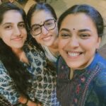 Jewel Mary Instagram - സുന്ദരി പെണ്ണുങ്ങൾ !! @anaswara.rajan @ishoooooooo ❤️❤️❤️❤️