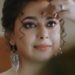 Jewel Mary Instagram - പൊട്ട് ! ❤️ Mua @shoshank_makeup Styled by @sabarinathk_ Click by @vipins_histoire