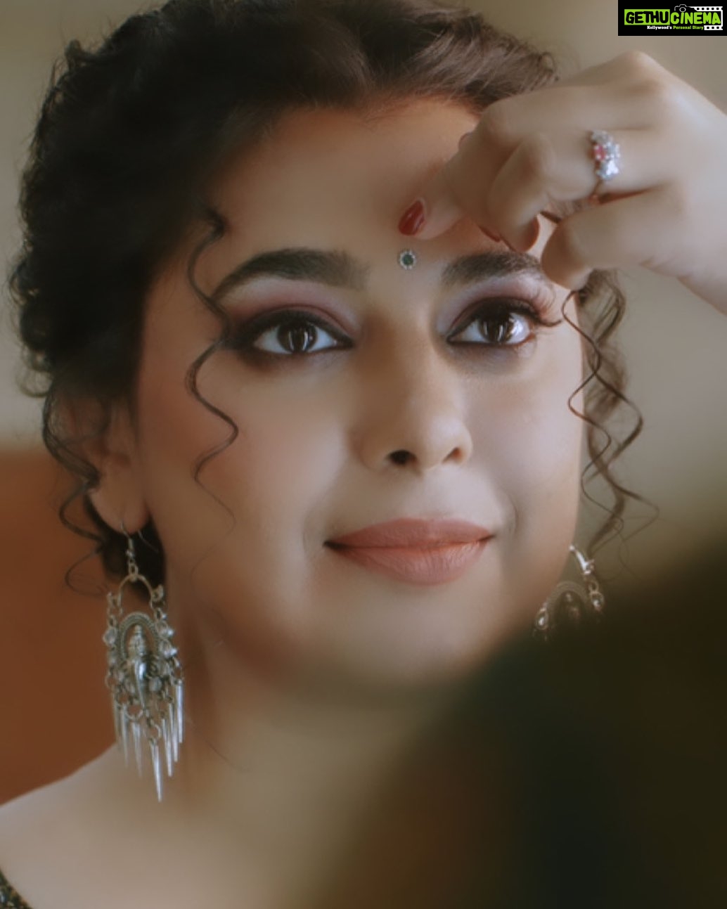 Jewel Mary Instagram - പൊട്ട് ! ❤️ Mua @shoshank_makeup Styled by @sabarinathk_ Click by @vipins_histoire