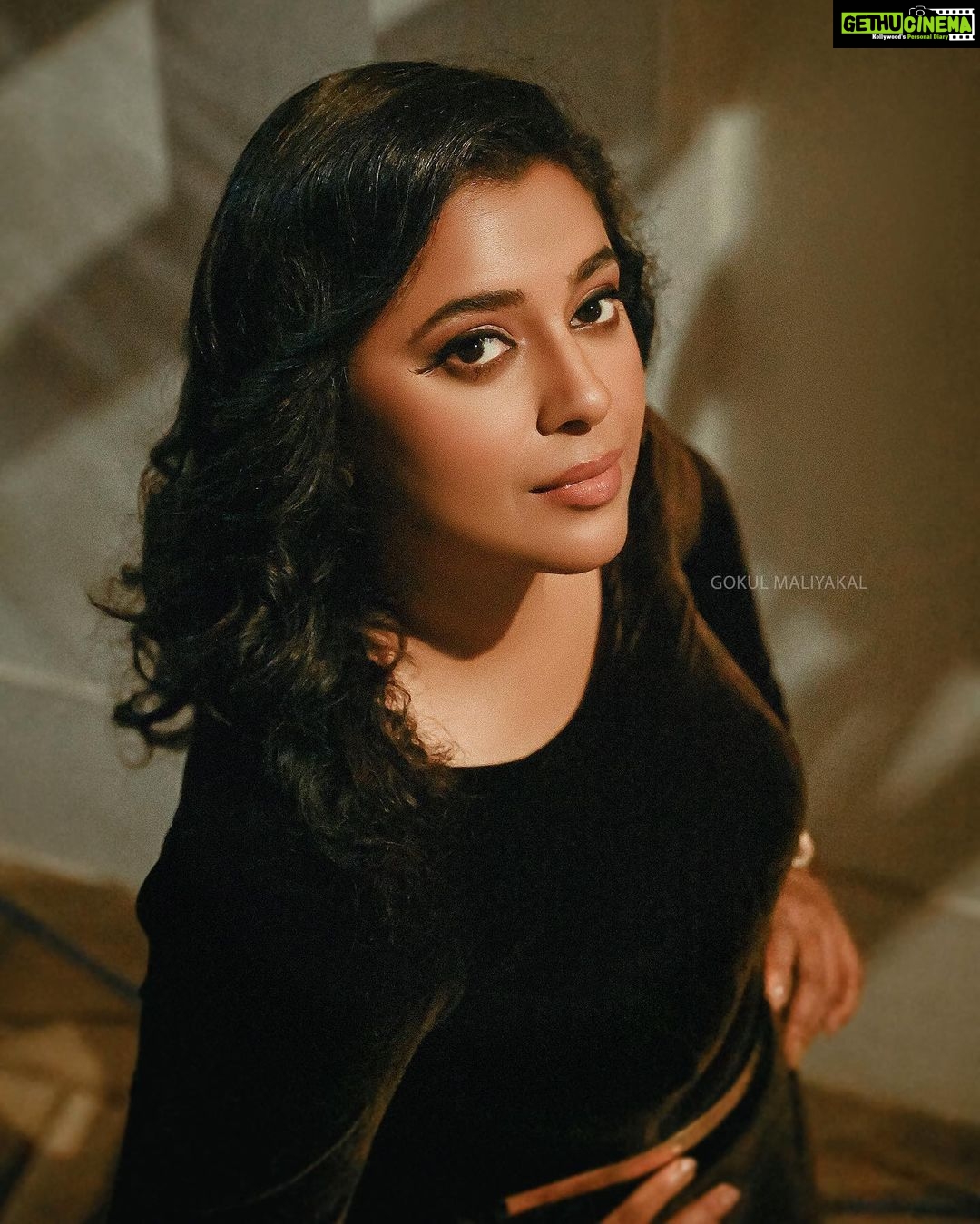 Jewel Mary Instagram - What is a woman with out a mystery 🔥 Styled by @sabarinathk_ Mua @shoshank_makeup 📸 @gokul_maliyakal