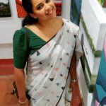 Jewel Mary Instagram - എങ്ങു നിന്നോ വന്ന പഞ്ച വർണക്കിളി നീയോ ?
